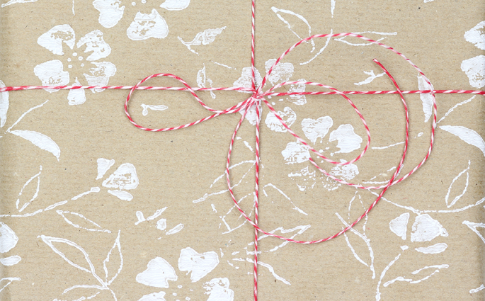 DIY: Geschenkpapier mit Musterwalze bedrucken | we love handmade