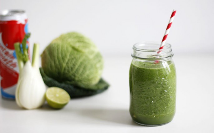 Rezept: Green Smoothie - Grünkohl, Spinat, Limette, Kokoswasser, Apfel und Chilli | we love handmade