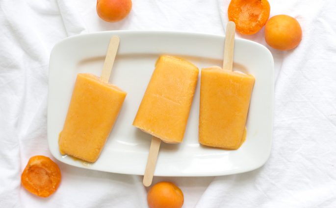 Rezept für köstliche vegane Marillen-Eislutscher | we love handmade