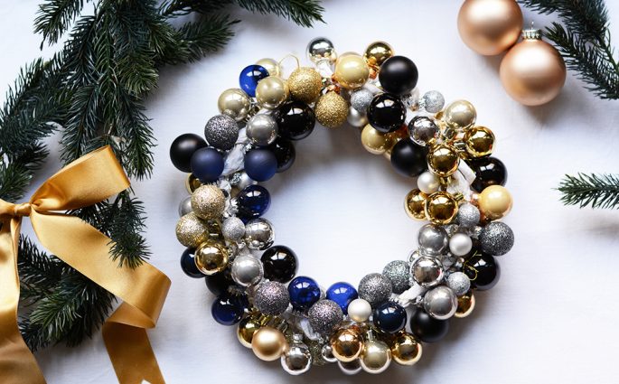 Kranz aus Christbaumkugeln | we love handmade