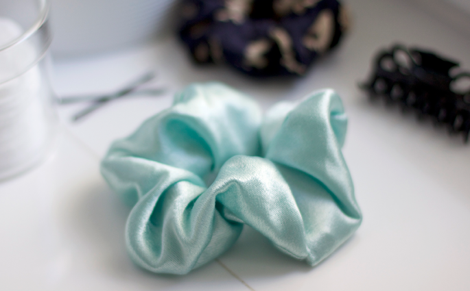 DIY: Scrunchie | we love handmade