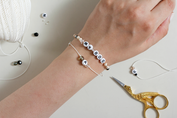 DIY: Perlenarmband Initialen | we love handmade