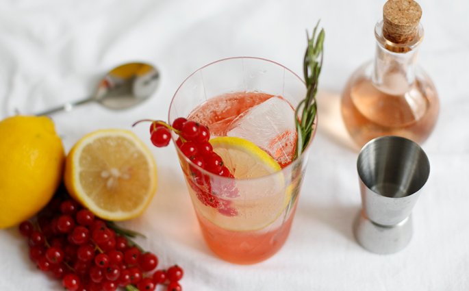 Drink: Ribisel-Cocktail mit Ramazotti Rosato und infused Ging | we love handmade