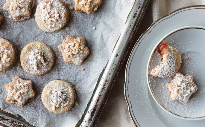 Gastblogger-Rezept: Mandelkekse mit Hagebuttenmarmelade von Stadtmärchen | we love handmade