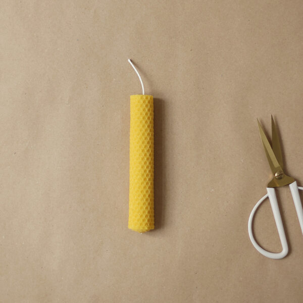 Eltern-Kind-Workshop: Bienenwachskerzen rollen - Nachhaltige Bastelideen | we love handmade