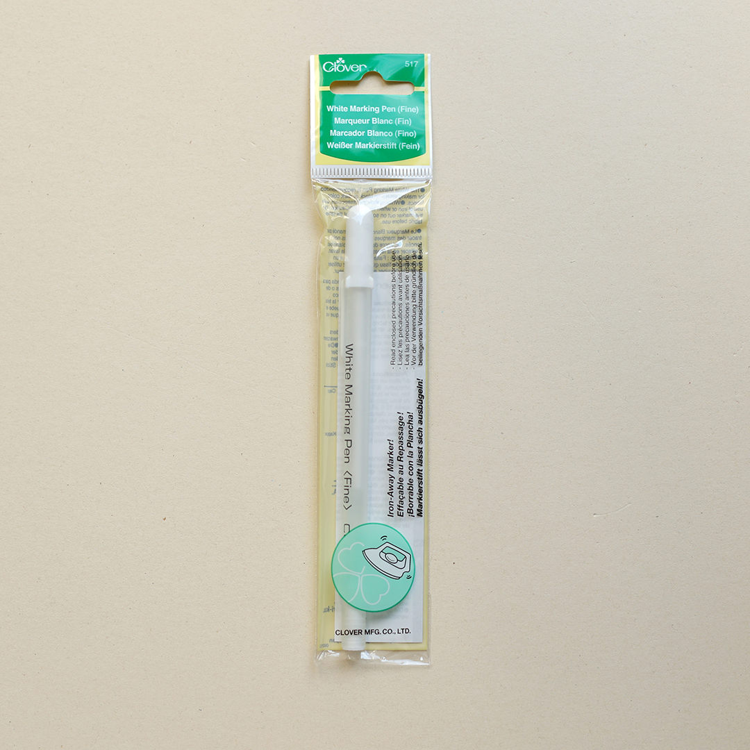 CLOVER Markierstift fein weiß in Verpackung – bügeleffektiver Textilmarker für dunkle Stoffe | we love handmade